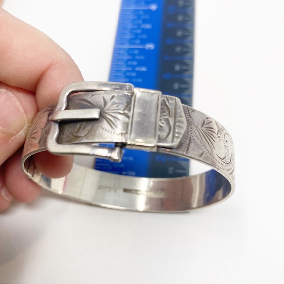 687 Vintage English Belt-style Engraved Bangle Bracelet - Picture 12 of 12